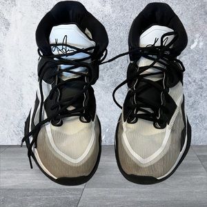 Nike Kyrie Infinity Men’s Black and White Basketball Shoes size 12.5